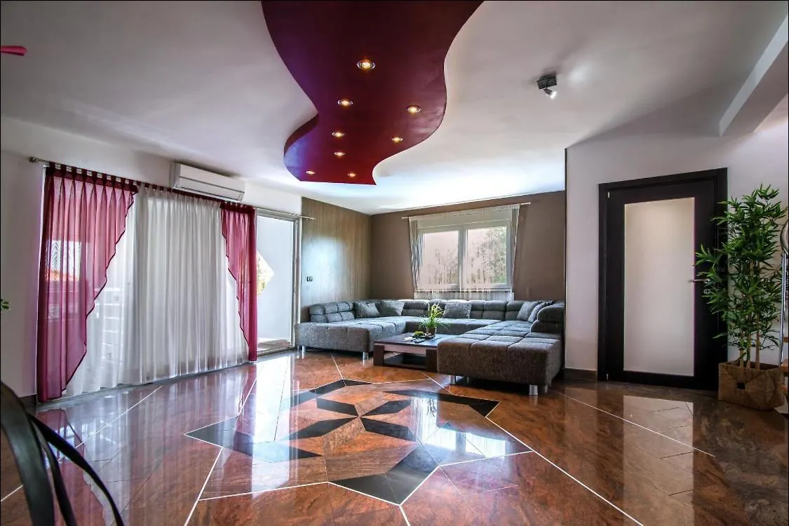 Villa Filip - Private Pool & Gym Pula