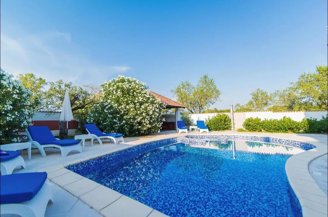 Villa Filip - Private Pool & Gym Pula